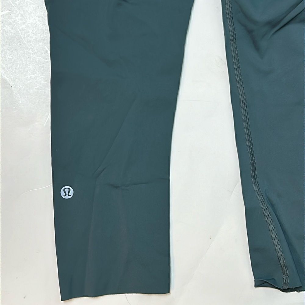 Lululemon Fast And Free reflective size 4 cropped Capri - Picture 7 of 8